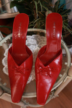 Load image into Gallery viewer, Vintage Nine West Red Leather Pointed Toe Kitten Heels