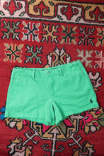 Load image into Gallery viewer, Vintage 2000s Ralph Lauren Sport Kelly Green Cotton Shorts – Classic Preppy Fit