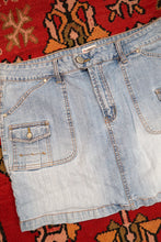 Load image into Gallery viewer, Vintage 2000s Light Wash Denim Cargo Mini Skirt
