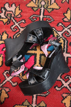 Load image into Gallery viewer, Black vintage Steve Madden platform wedges with Y2K strappy design, displayed on a neutral background.