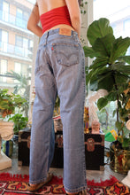 Load image into Gallery viewer, Vintage 2000s Levi’s 550 Relaxed Fit Men’s Jeans