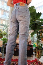 Load image into Gallery viewer, Vintage Levi’s 512 Tapered Jeans