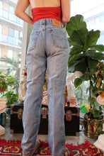 Load image into Gallery viewer, Vintage Levi’s 512 Tapered Jeans