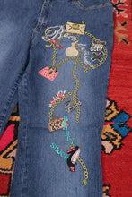 Load image into Gallery viewer, Vintage 2000s Embroidered “Beauty Shock” Jeans