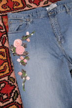 Load image into Gallery viewer, Vintage 2000s Floral Appliqué Embellished Jeans