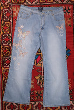 Load image into Gallery viewer, Vintage 2000s Rhinestone Butterfly Embroidered Jeans