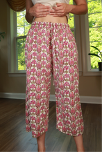 Load image into Gallery viewer, Pink floral print vintage cotton cropped wide leg pants for women by Elektra Vintage, showcasing relaxed fit and floral design.
