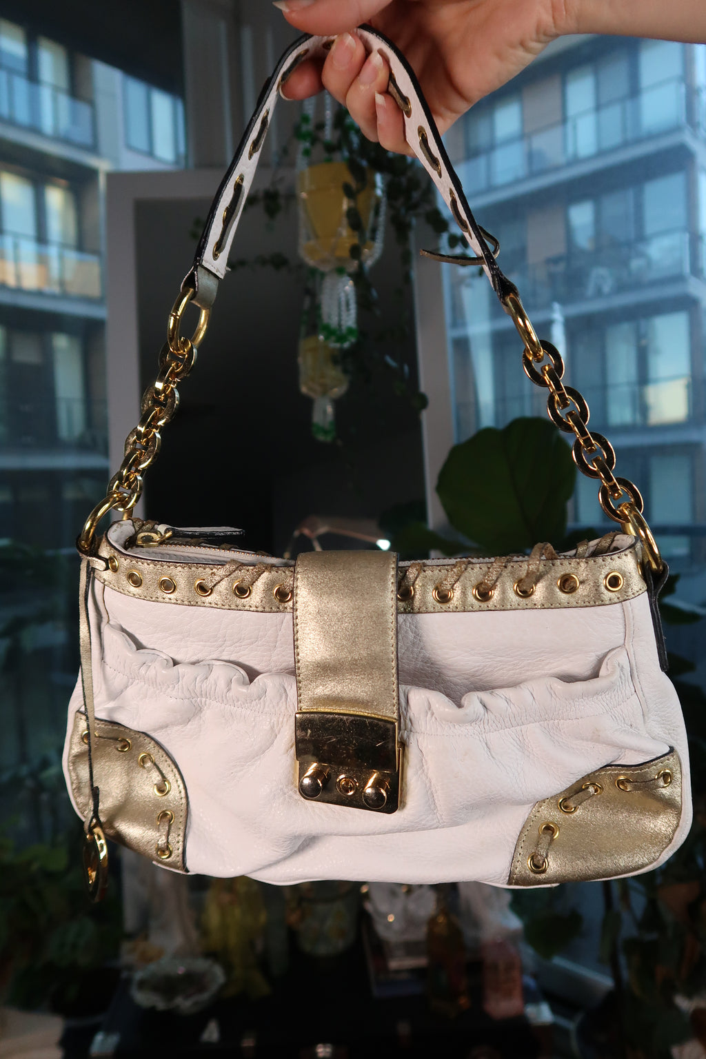 Vintage 2000s White and Gold Shoulder Bag with Chain Strap