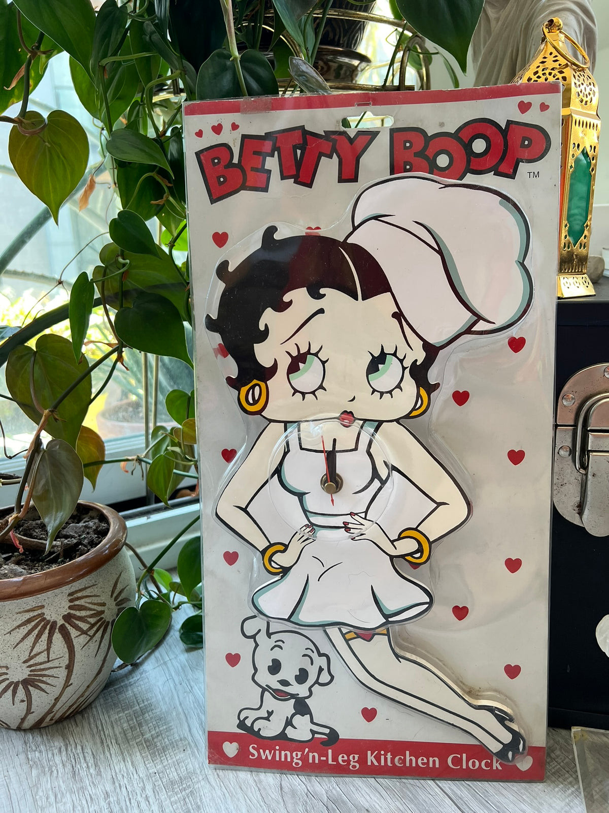 Vintage 2000s Chef Betty Boop clock by Elektra Vintage featuring a retro cartoon character design and classic clock face.