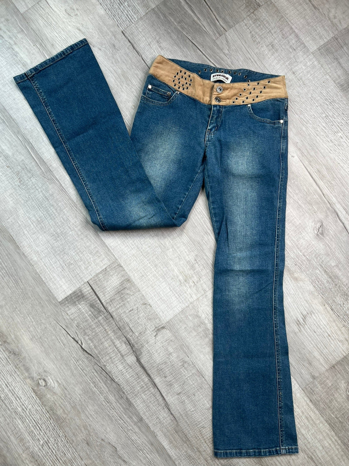 Vintage 2000s low rise denim jeans for women by Hydraulic, styled with a classic fit and faded blue wash.