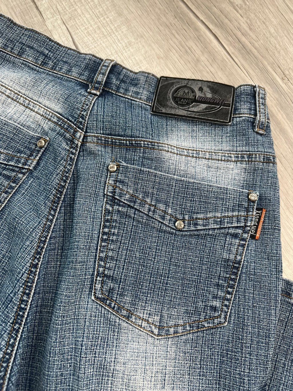 Light wash vintage denim low rise jeans for women by Elektra Vintage, showcasing classic 2000s style and relaxed fit.