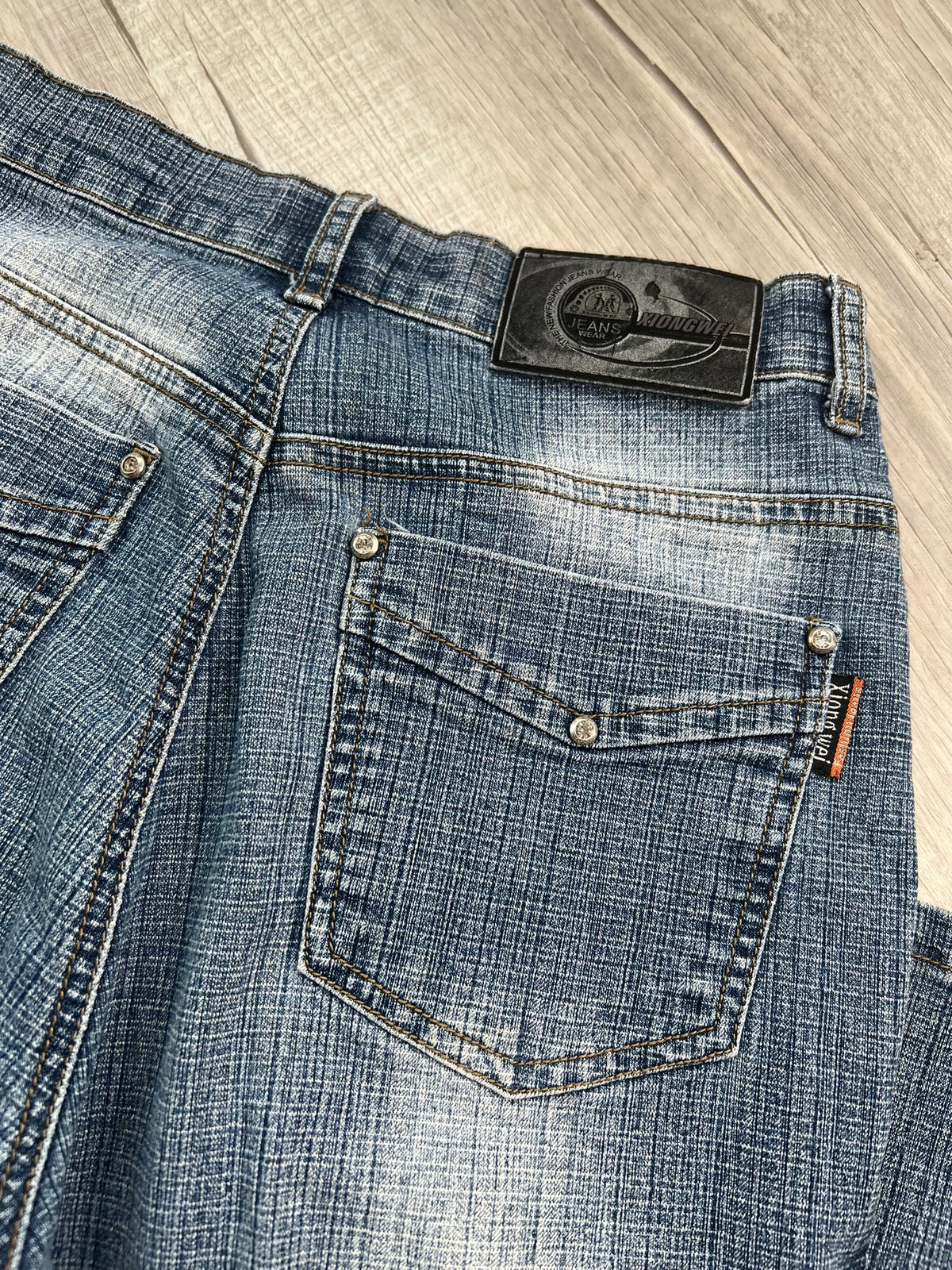 Light wash vintage denim low rise jeans for women by Elektra Vintage, showcasing classic 2000s style and relaxed fit.