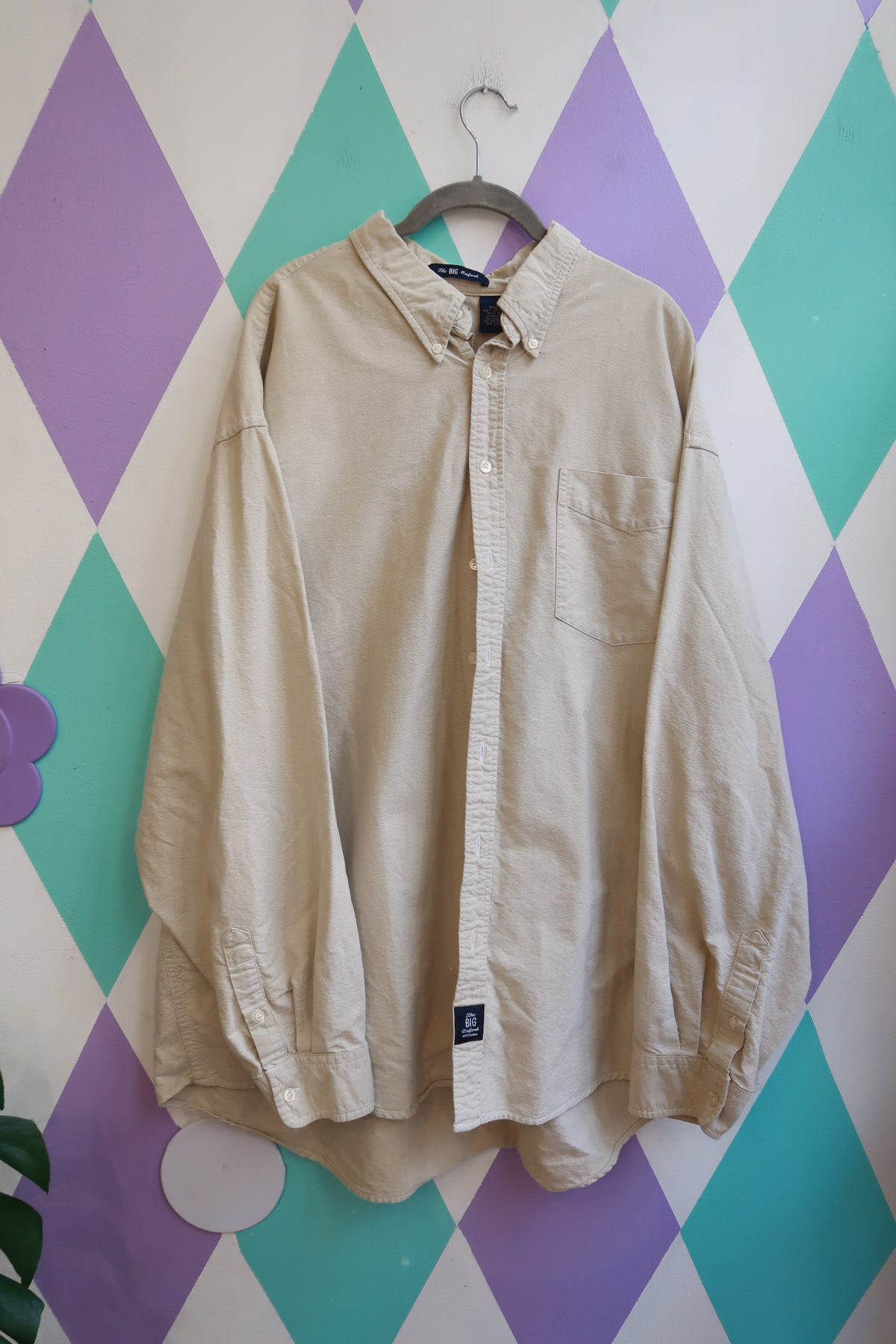 Vintage 90s GAP beige cotton men's Oxford shirt from Elektra Vintage, with button-up front and classic fit.