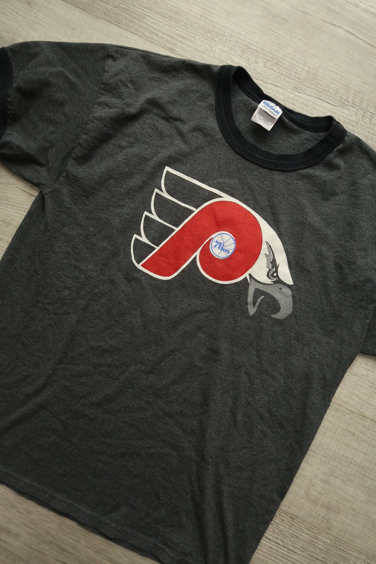 2000s Philly Sports Ringer Graphic Tee - Elektra Vintage