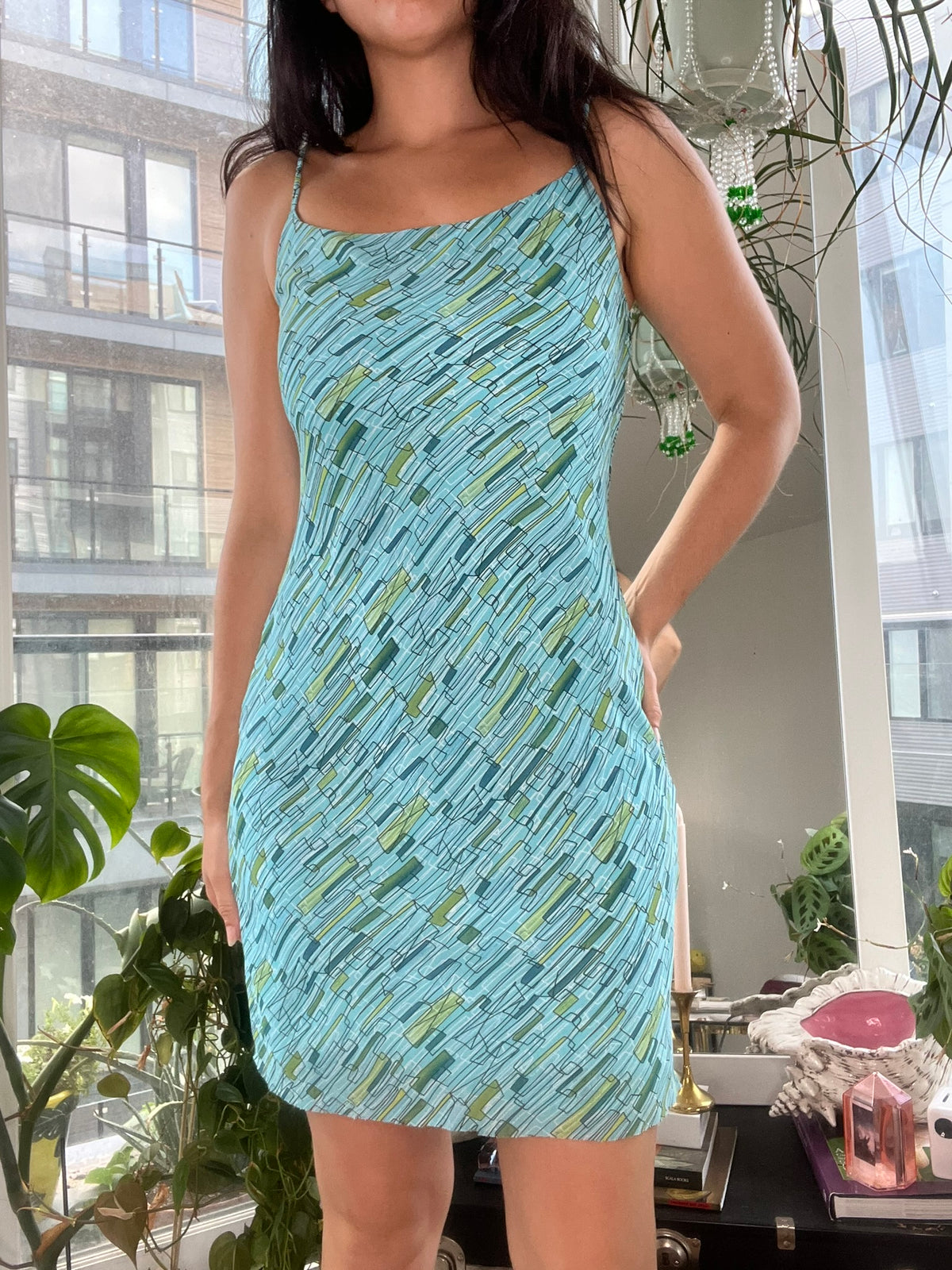 Vintage blue mini dress with retro pattern from Elektra Vintage, featuring a fitted silhouette and 2000s-inspired style.