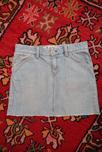 Load image into Gallery viewer, Vintage 2000s Gap Light Wash Denim Skirt
