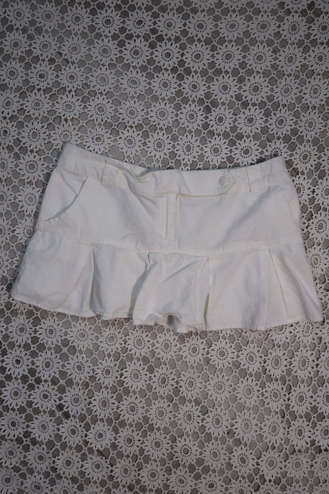 Vintage 2000s White Pleated Mini Skirt