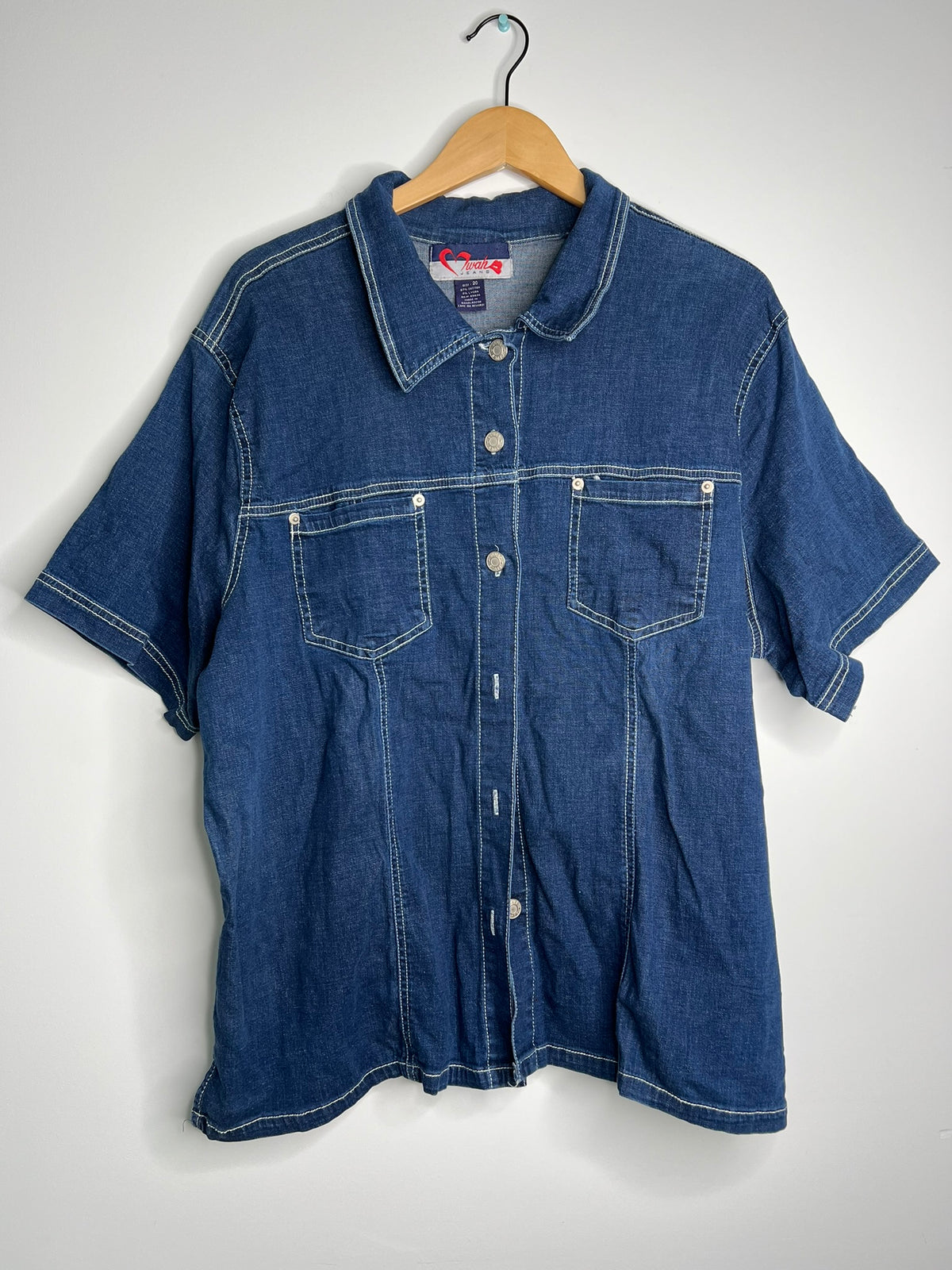Women's vintage denim button-up shirt by Elektra Vintage, featuring classic 2000s style and casual fit.