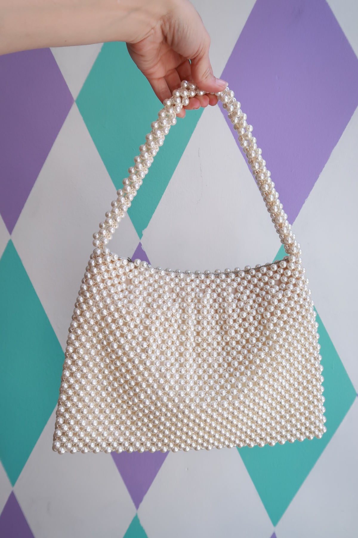 Ivory vintage 1960s beaded pearl handbag with top handle, evening bag by Elektra Vintage, featuring faux pearl embellishments.