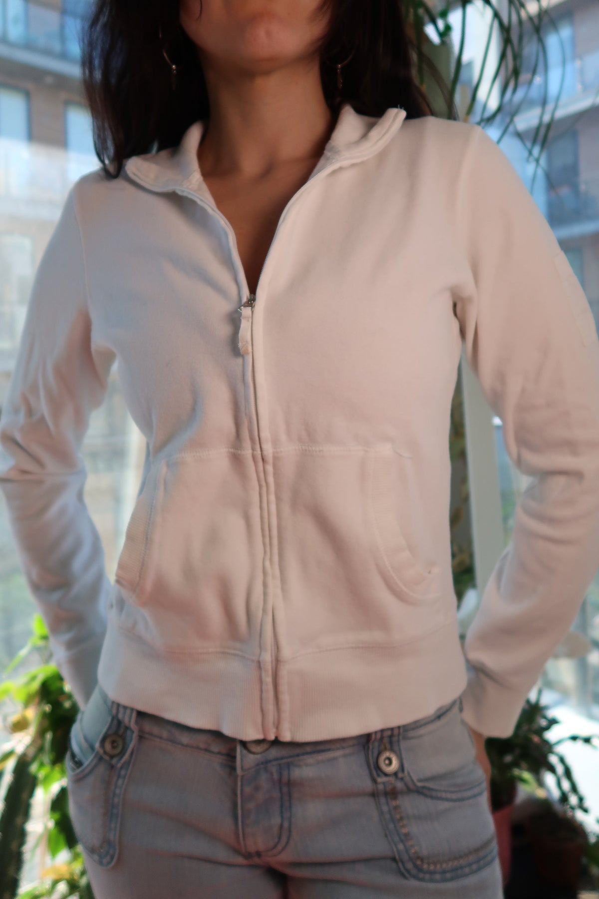 Vintage GAP White Zip-Up Collared Sweatshirt – Y2K Minimalist Aesthetic - Elektra Vintage