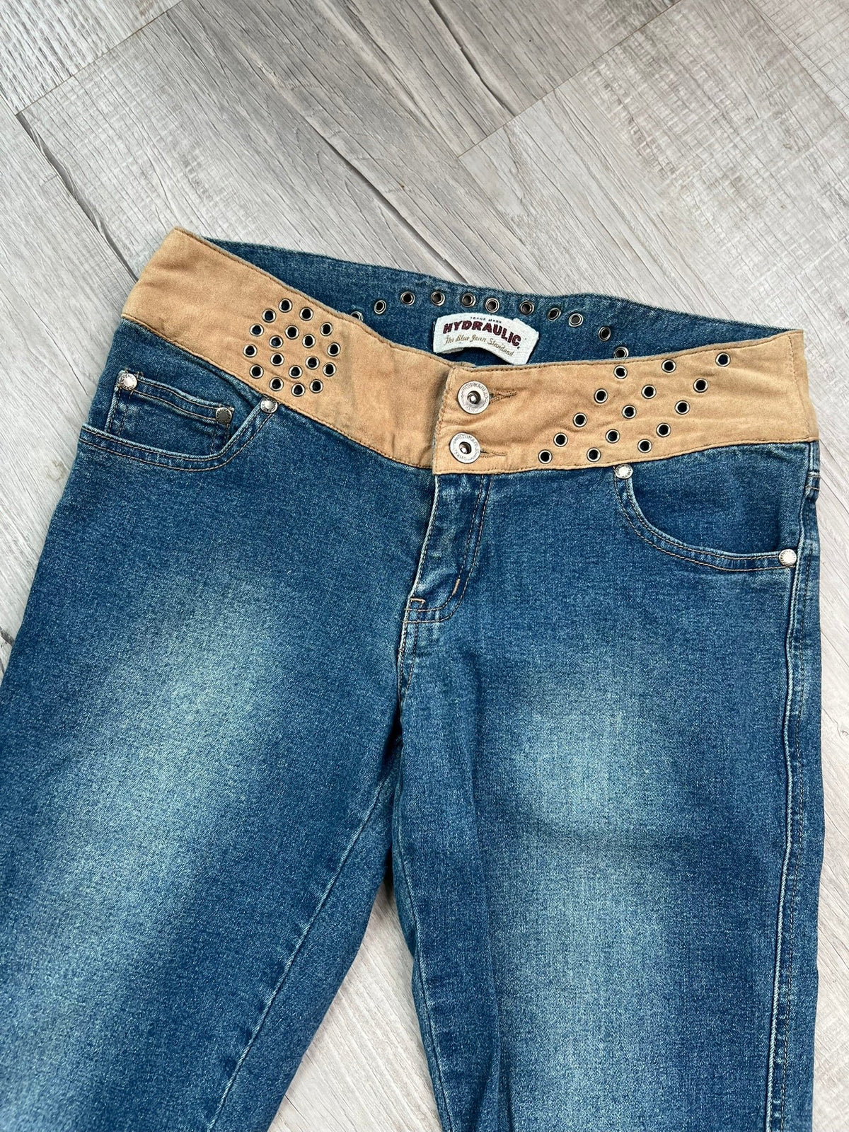 Vintage 2000s Hydraulic low rise denim jeans for women, showcasing classic blue denim with a relaxed fit and retro style.