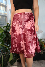 Load image into Gallery viewer, Vintage 2000’s Red Floral Skirt
