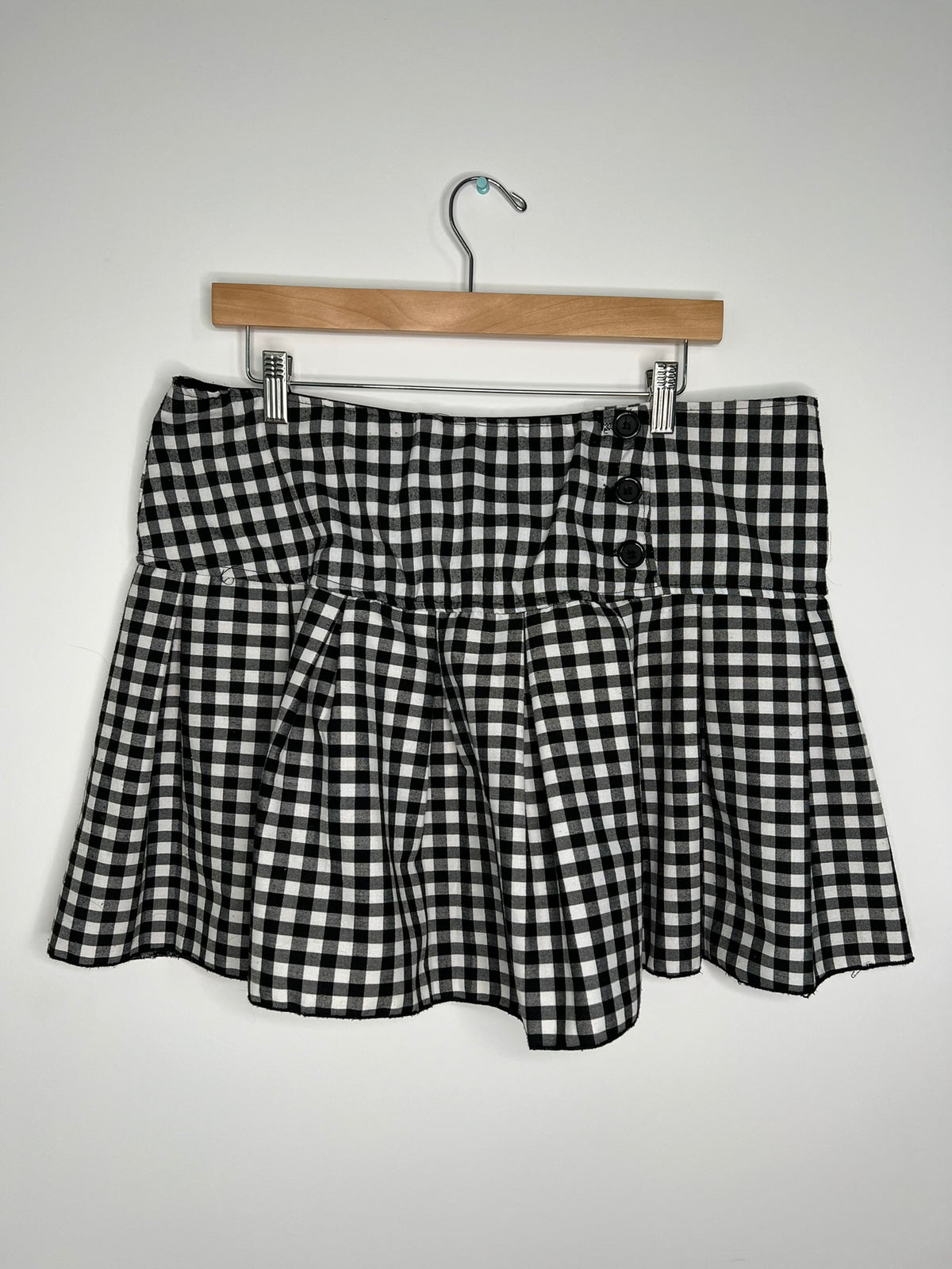 Vintage 2000s Elektra Vintage pleated gingham skirt with a classic check pattern and midi length.