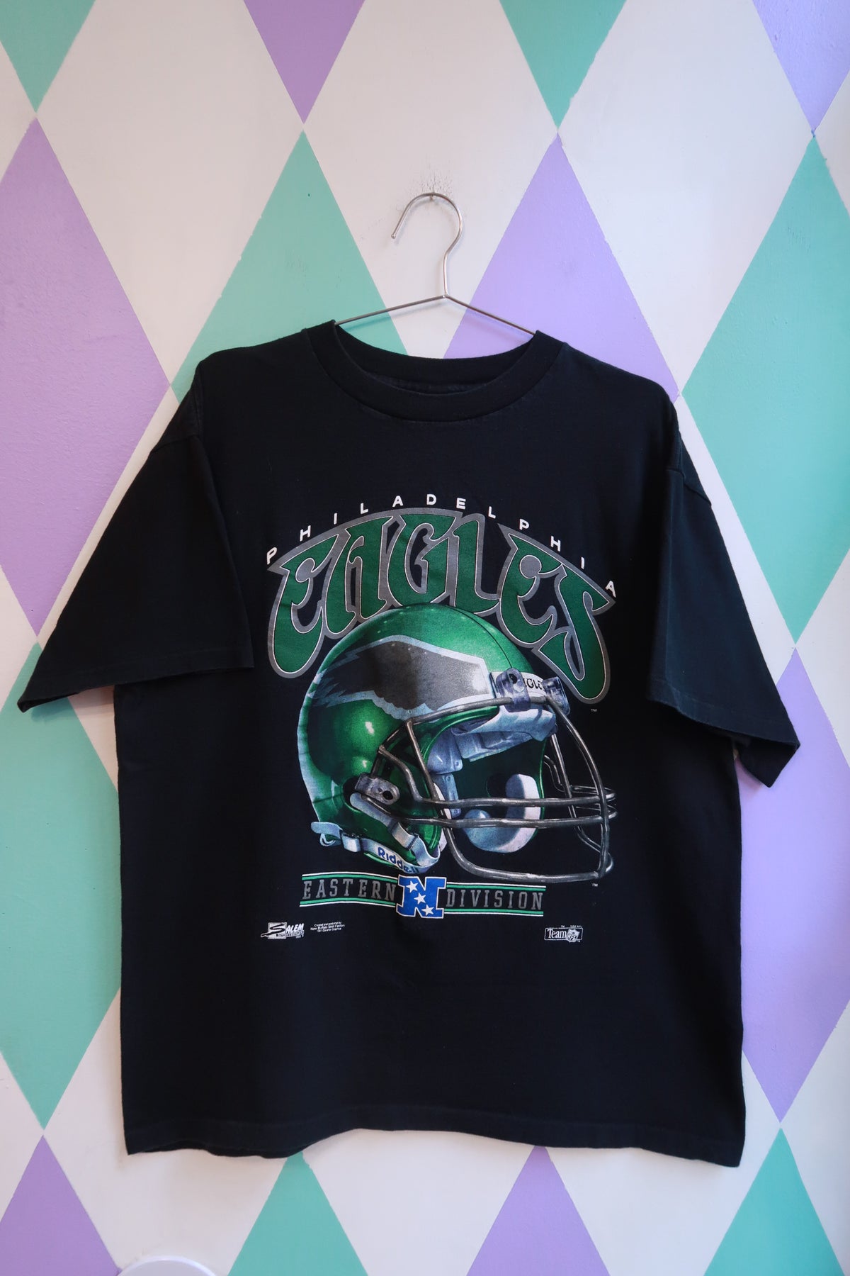 Vintage 1991 Philadelphia Eagles Football Helmet Graphic Tee – Black NFL Football Shirt