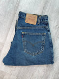 Elektra Vintage Levi's 560 loose fit tapered leg blue wash jeans displayed flat with front pockets and classic denim texture.