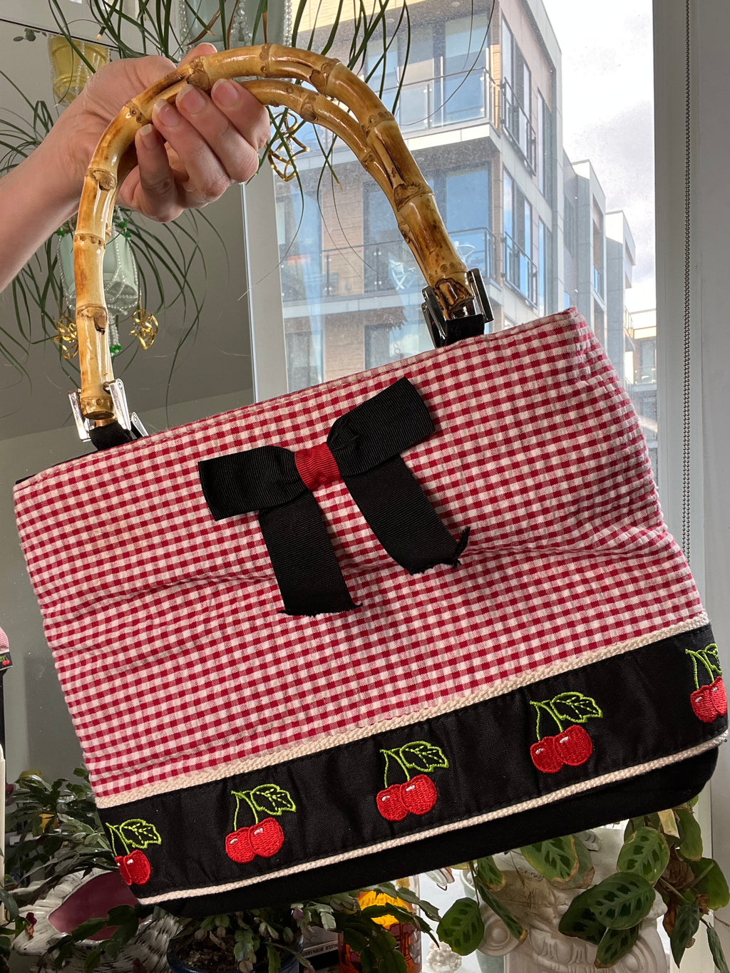 Vintage 2000s Elektra Vintage gingham cherry bag with bamboo handles, featuring a classic retro design and stylish craftsmanship.