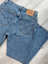 Load image into Gallery viewer, Vintage Levi&#39;s 512 Medium Wash Denim Jeans
