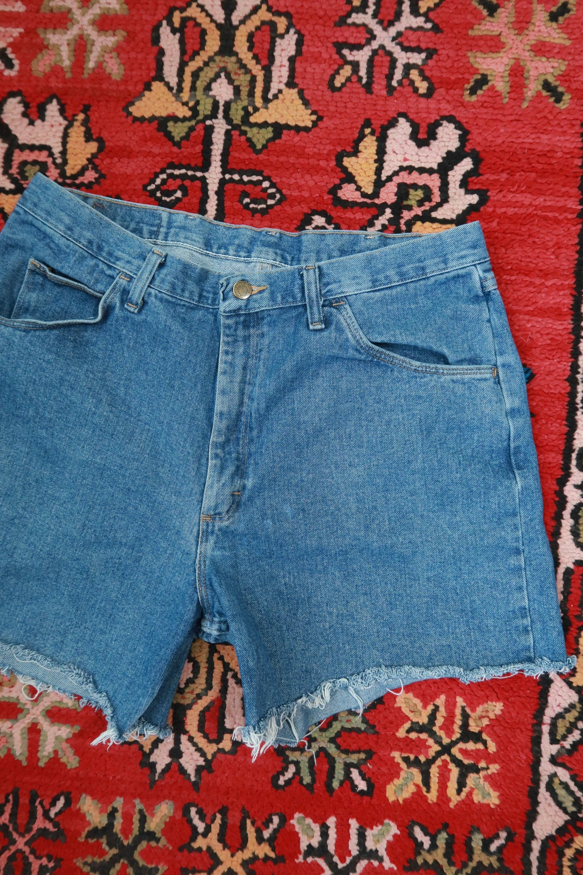 Vintage 2000s Wrangler Cut Off Denim Shorts Medium Wash Jean Shorts