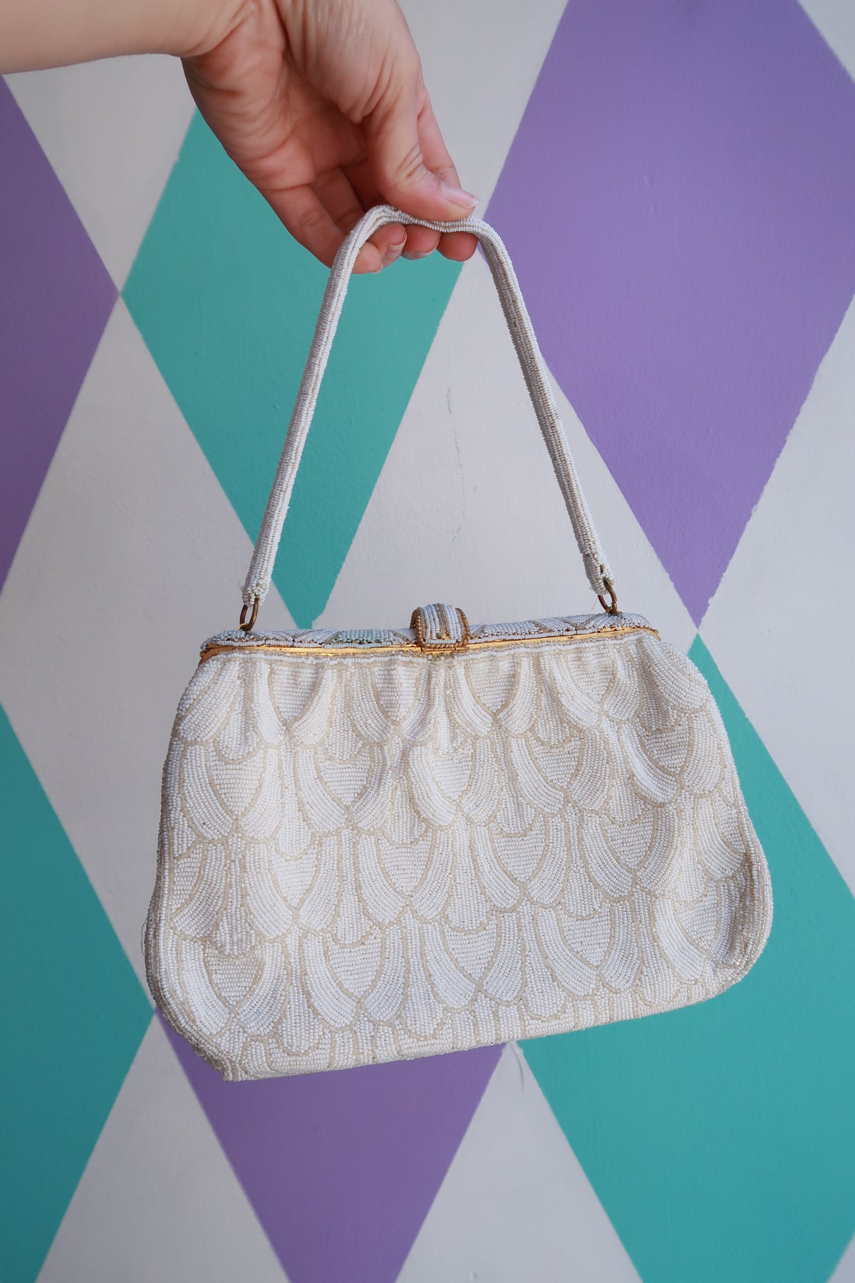 Vintage ivory beaded 60s Oberon Paris bridal clutch handbag with gold frame, elegant evening purse by Elektra Vintage.