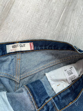 Load image into Gallery viewer, Indigo Wash Levi&#39;s 517 Bootcut Style Jeans
