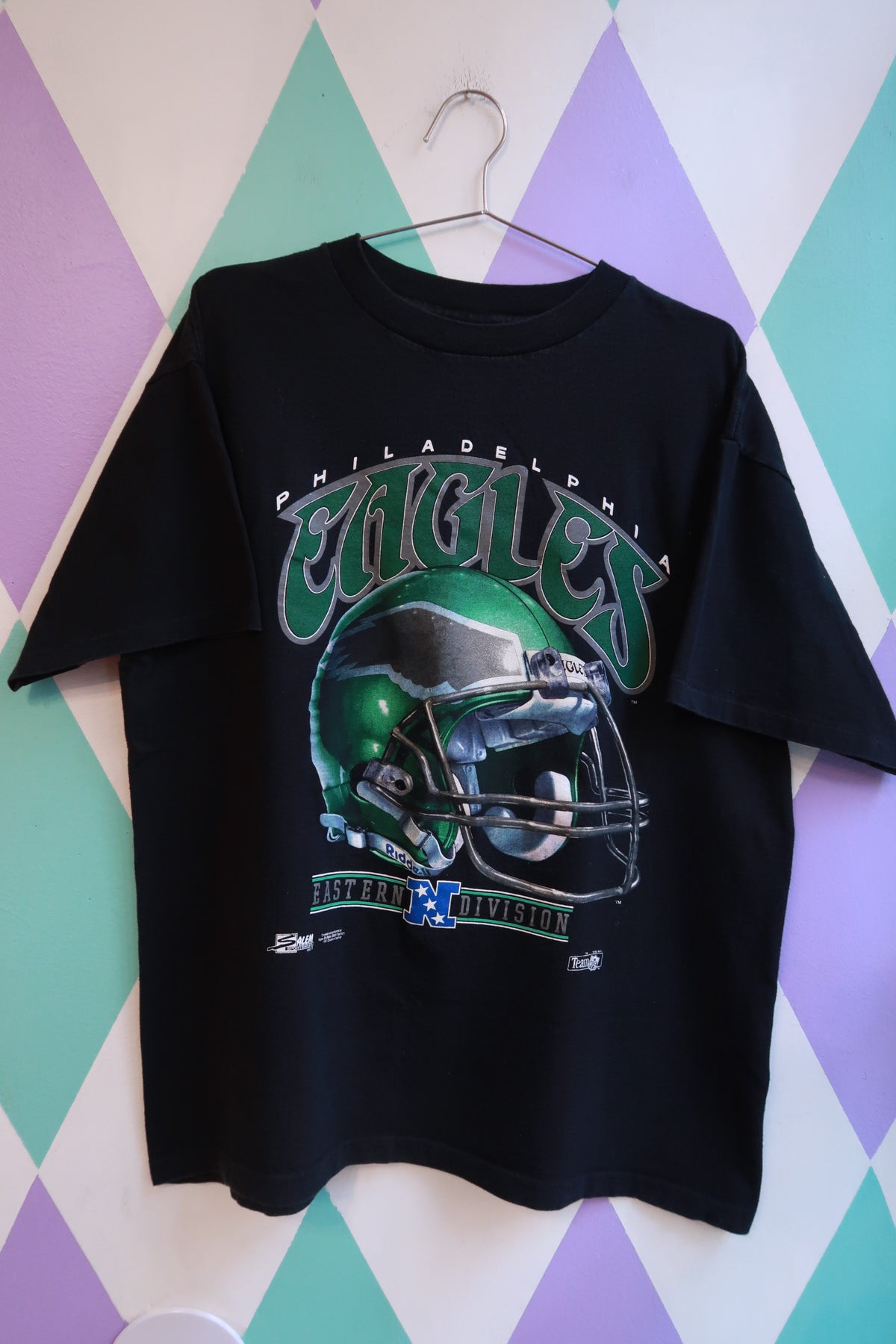 Black men's vintage 1991 Philadelphia Eagles football helmet graphic t-shirt by Elektra Vintage, casual NFL football shirt.