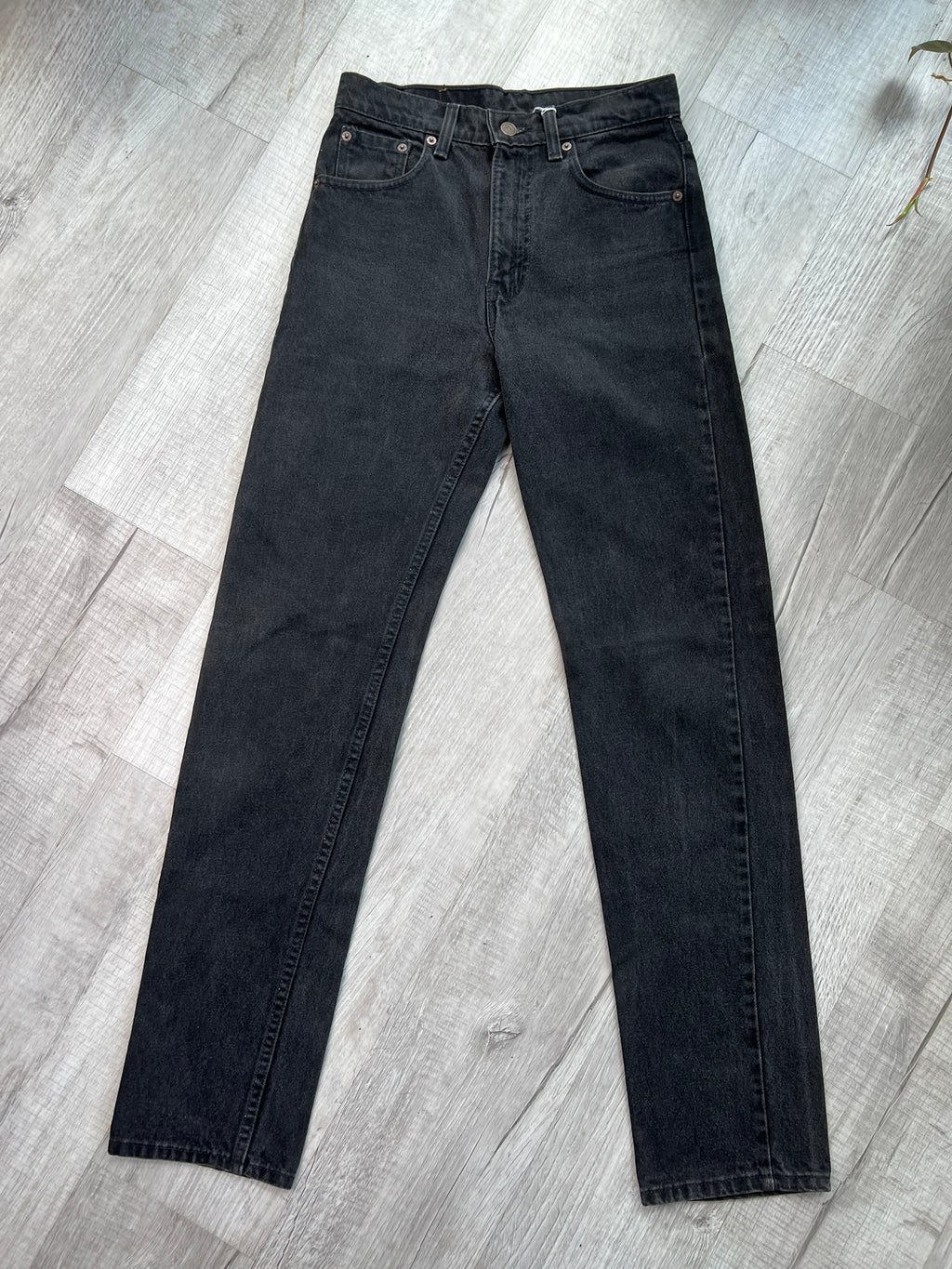 Vintage black Levi’s 505 jeans from Elektra Vintage, showing classic fit and distressed denim details.