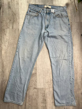 Load image into Gallery viewer, Levi&#39;s Light Wash 505 Regular Fit Jeans
