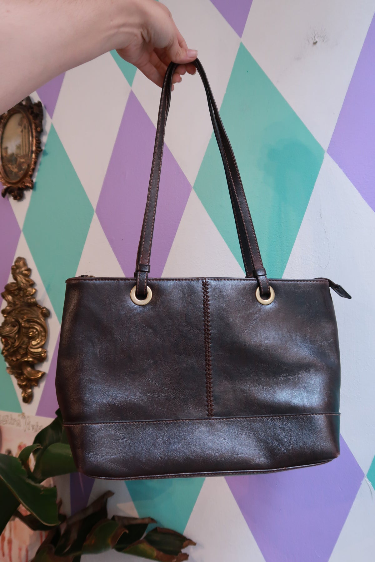 Vintage espresso brown Elektra Vintage shoulder bag with minimalist tote design, featuring sleek, structured craftsmanship.