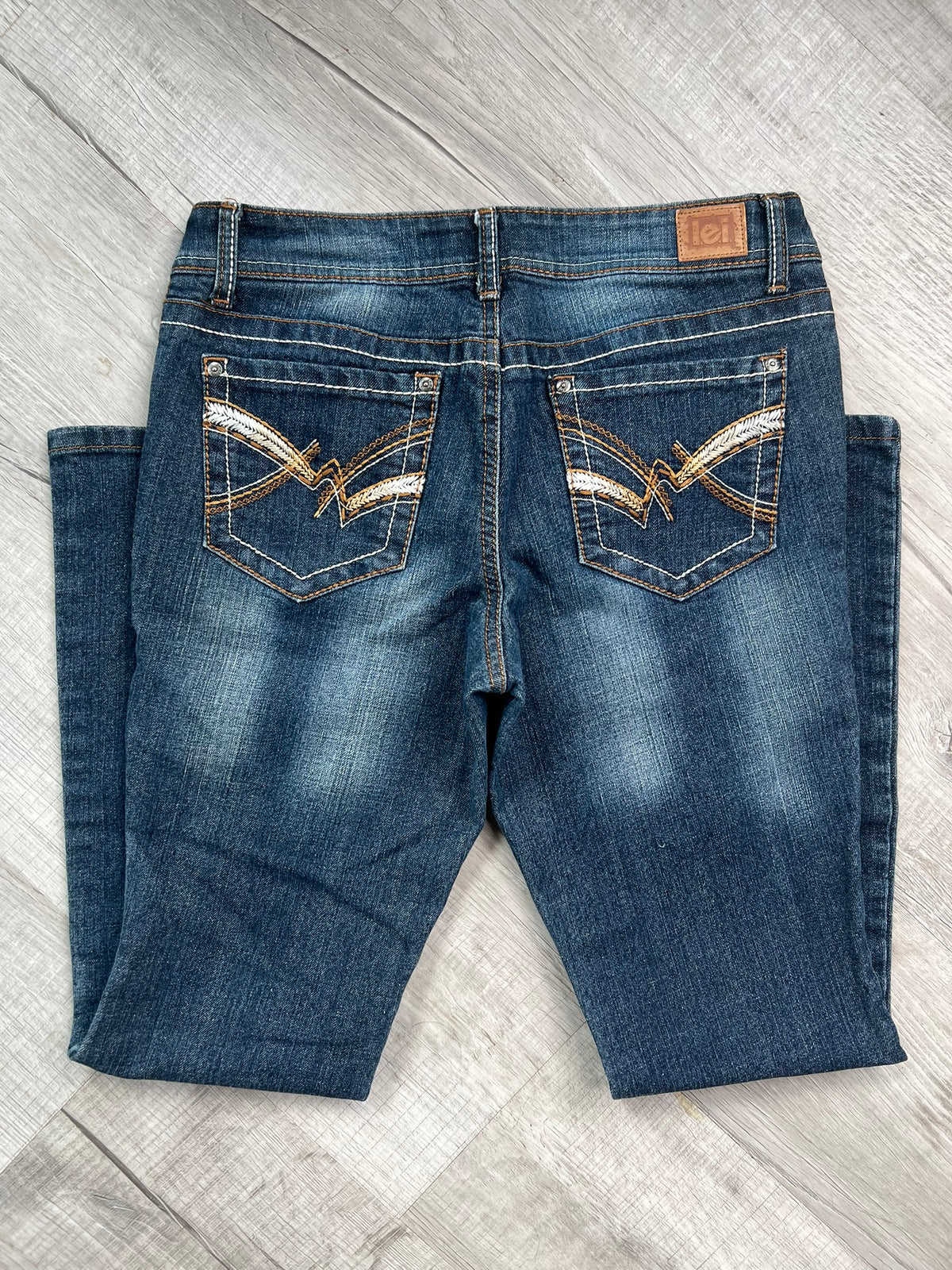 Women's vintage LEI bootcut low-rise jeans by Elektra Vintage, dark wash with classic 2000s style and relaxed fit.