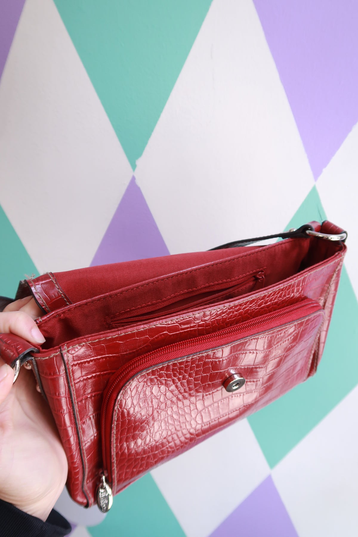Vintage 2000s red crocodile embossed shoulder bag by Elektra Vintage, with a faux crocodile flap and Y2K-inspired design.