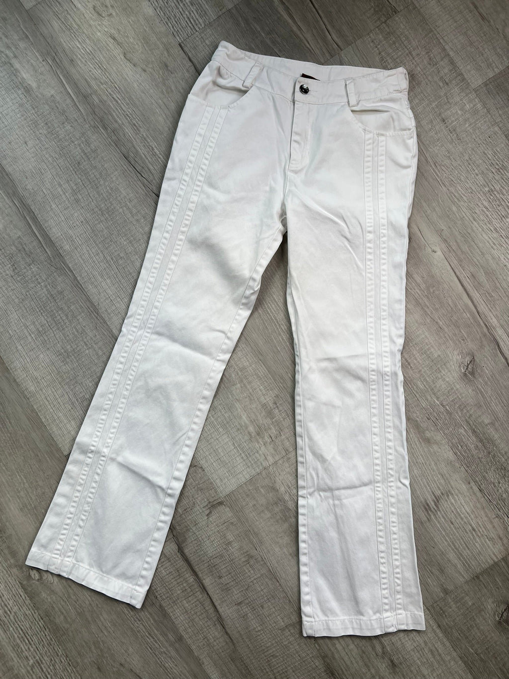 Elektra Vintage 2000s low rise white denim jeans for women, featuring a relaxed fit and classic 5-pocket design.