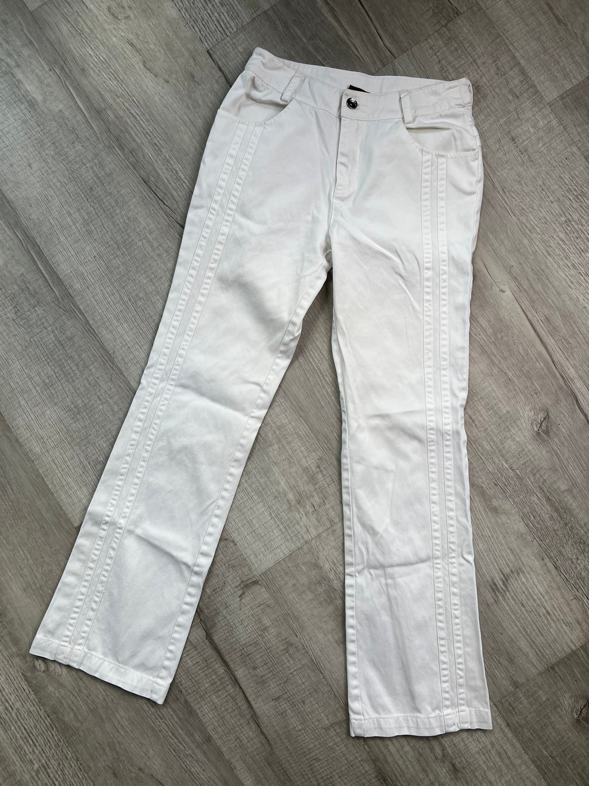 Elektra Vintage 2000s low rise white denim jeans for women, featuring a relaxed fit and classic 5-pocket design.