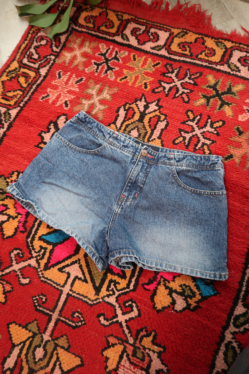 Y2K Vintage LEI Denim Shorts – Low Rise 2000s Jean Shorts