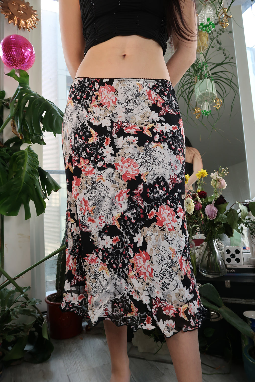 Elektra Vintage floral pattern skirt with vintage-inspired design, featuring a colorful, flowing fabric and a mid-length style.