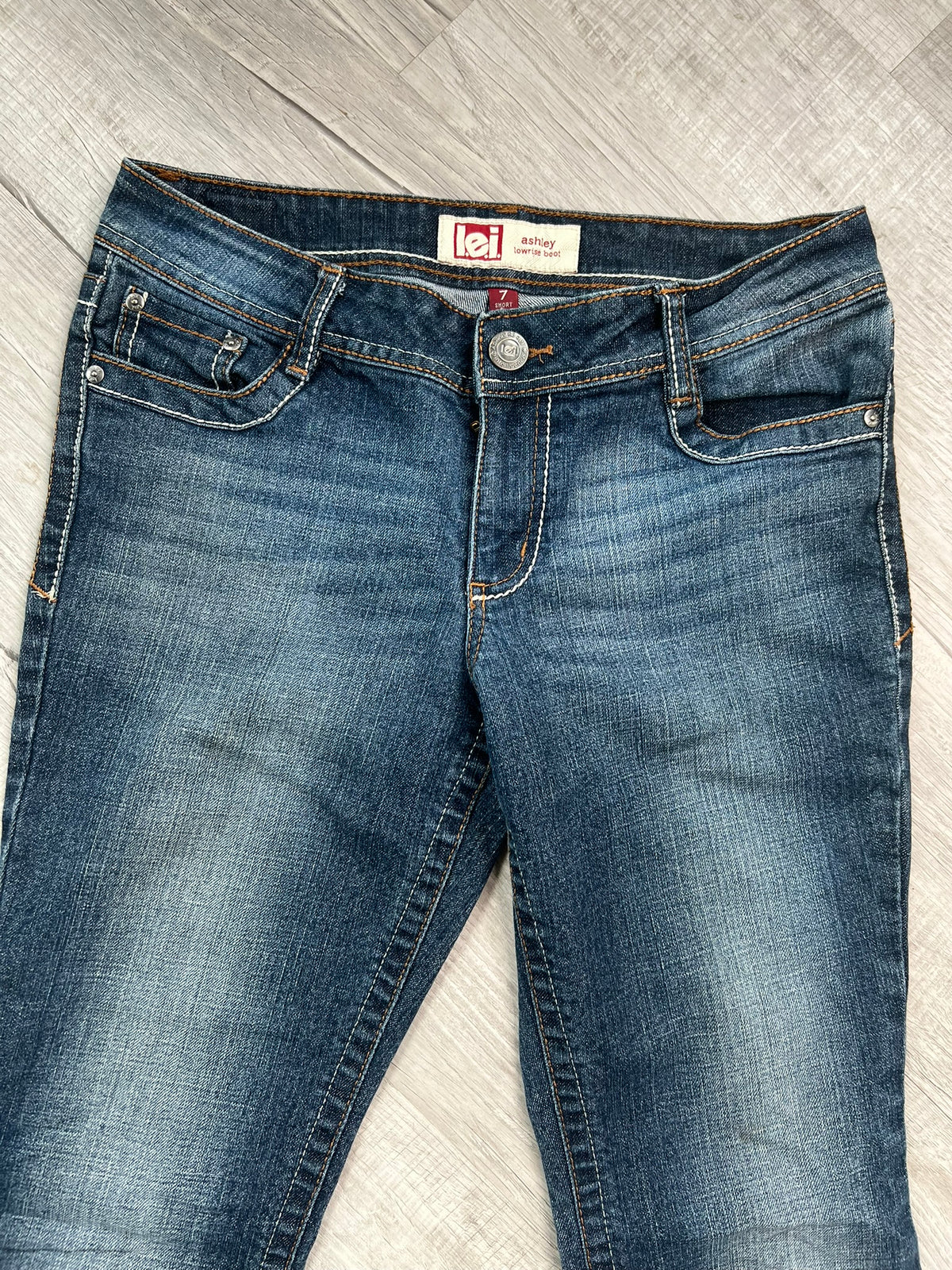 Women's vintage LEI bootcut low-rise jeans by Elektra Vintage, 2000s style with classic denim wash and relaxed fit.