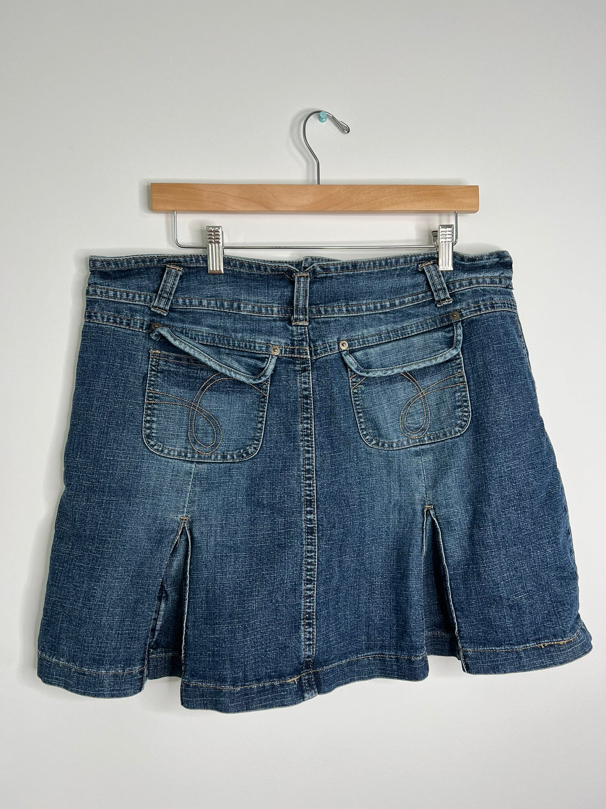 2000s Vintage Mwah Pleated Denim Mini Skirt - Elektra Vintage