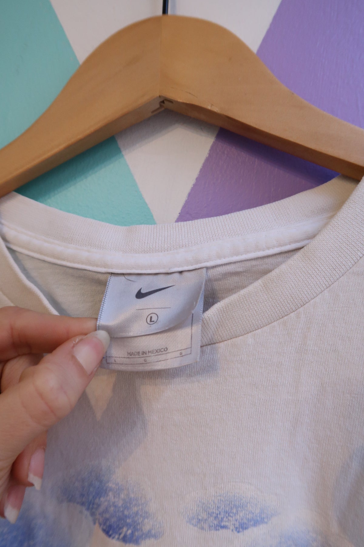 Vintage Y2K Nike Cloud Graphic Tee – 2000s White Logo T-Shirt