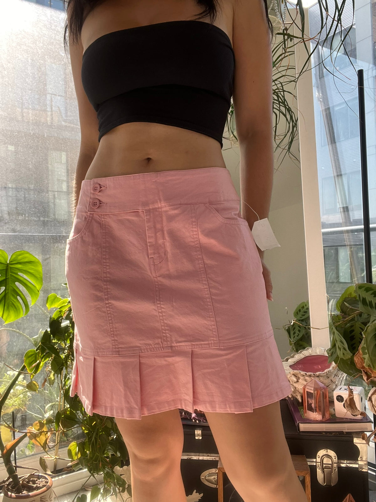Vintage pink pleated skirt from Elektra Vintage, 2000s style with elegant pleats and classic design.