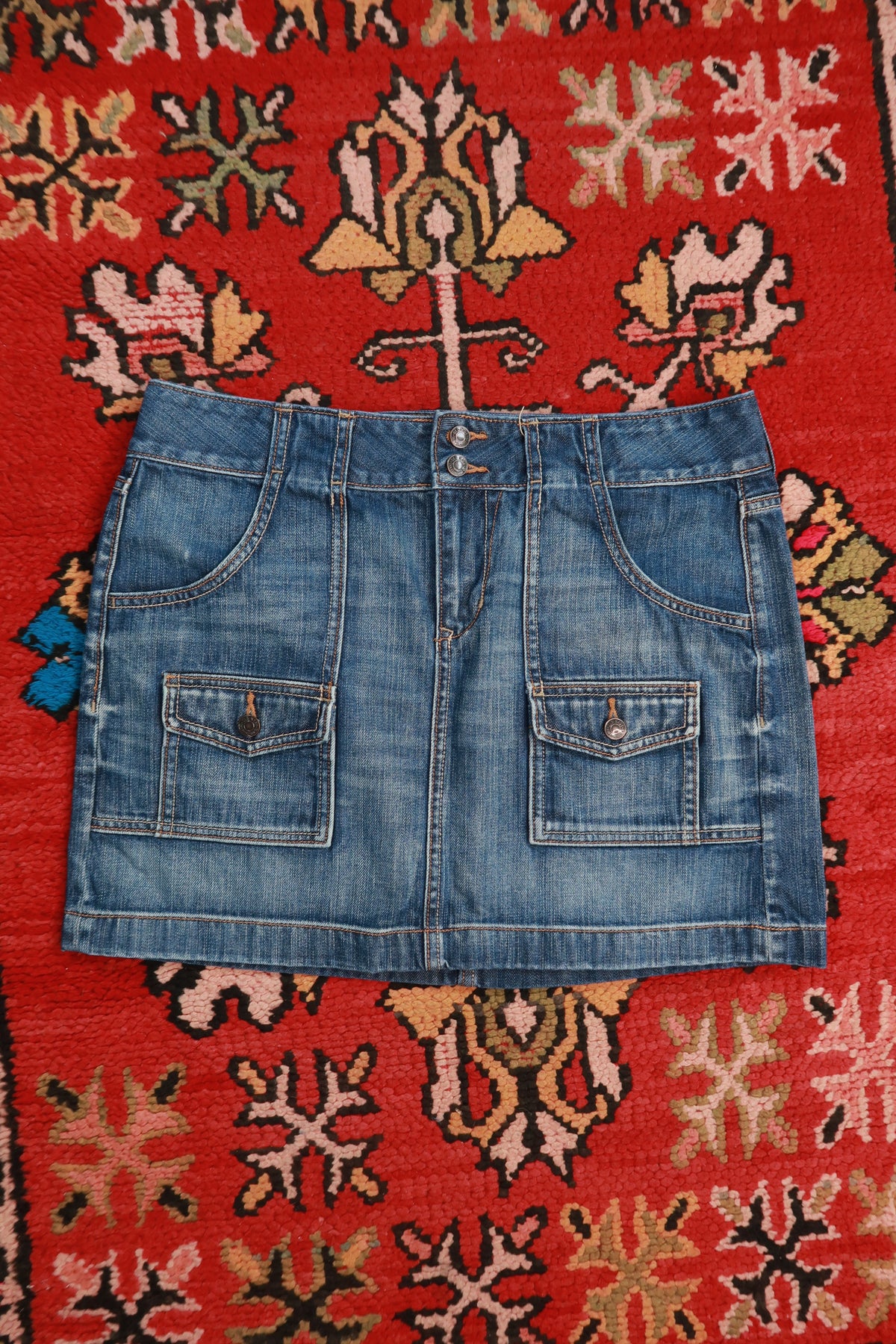 Elektra Vintage vintage 2000s Old Navy denim mini skirt with cargo pockets, classic 2000s style, front and side view