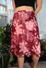 Load image into Gallery viewer, Vintage 2000’s Red Floral Skirt
